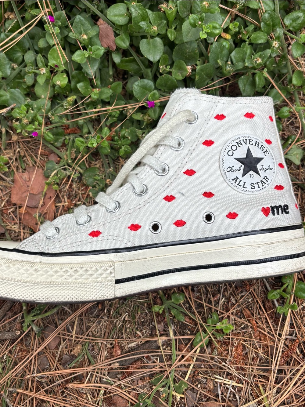 Converse Limited Edition White High-Top Canvas Sneakers With Red Lip Print - Picture 3 of 12